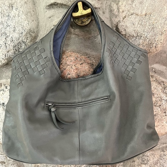 Soft and supple beautiful grey handbag - Picture 1 of 11